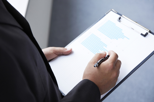 ヒヤリング中のコンサルタント